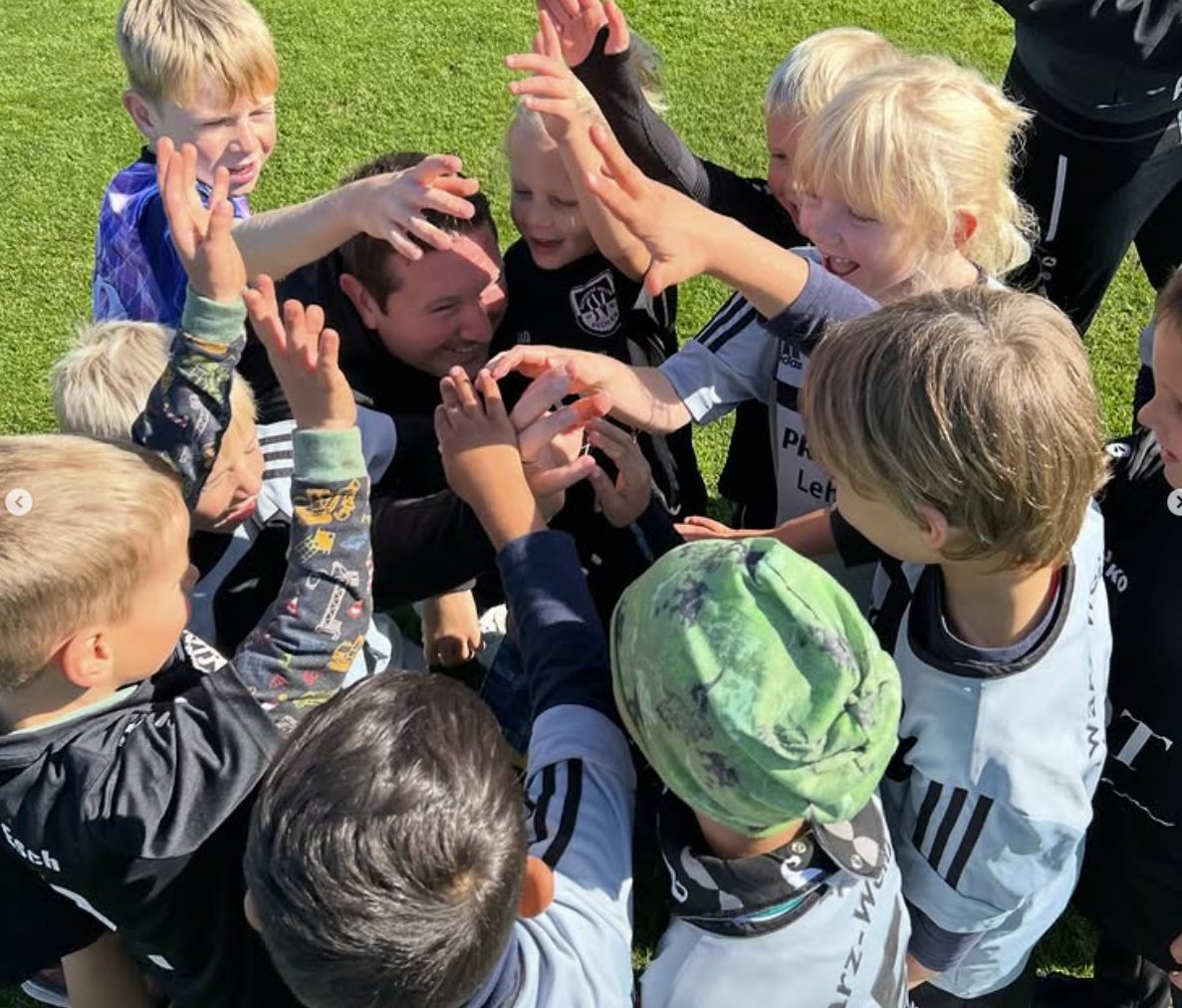 Kopfball im Juniorenspiel